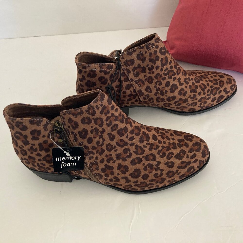 Arizona Jean Company Memory Foam Leopard Ankle Boots 9.5M  New with Tags
